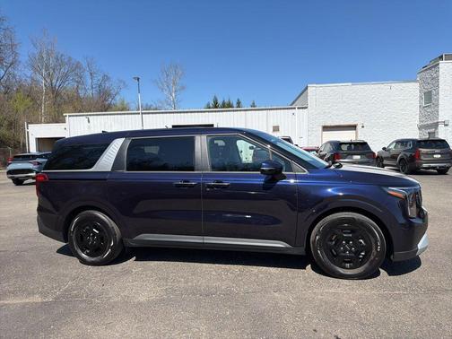 2025 Kia Carnival LXS