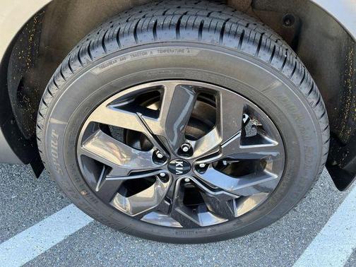 Photo 5 of 30 of 2020 Kia Sportage S