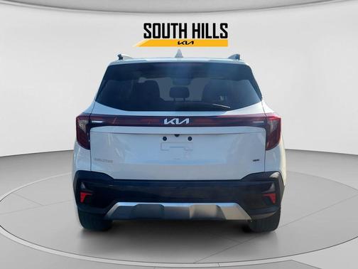 Snow White Pearl 2024 Kia Seltos SX