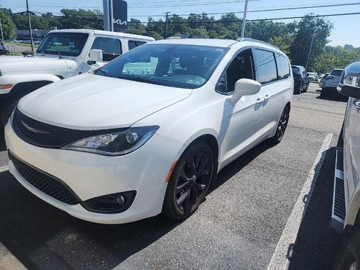 Bright White Clearcoat 2019 Chrysler Pacifica Touring-L Plus
