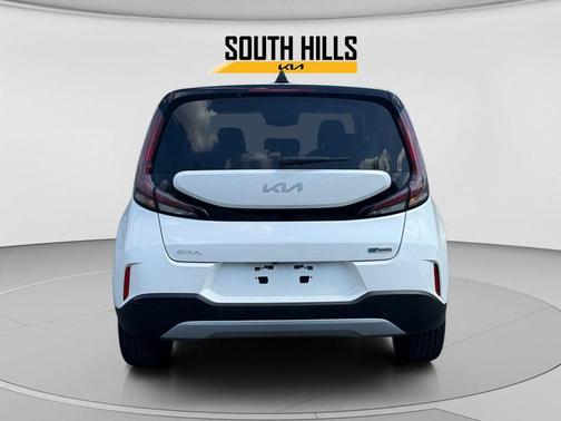 Snow White Pearl 2023 Kia Soul EX