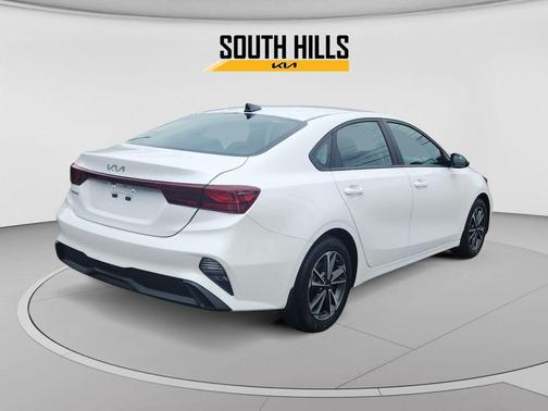 Snow White Pearl 2023 Kia Forte LXS