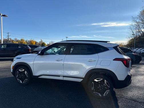 Snow White Pearl 2026 Kia Seltos SX