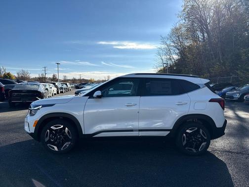 Snow White Pearl 2026 Kia Seltos SX