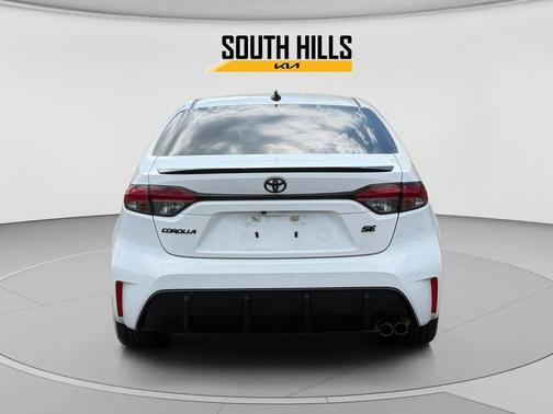 Wind Chill Pearl / Midnight Black Metallic 2024 Toyota Corolla SE Nightshade