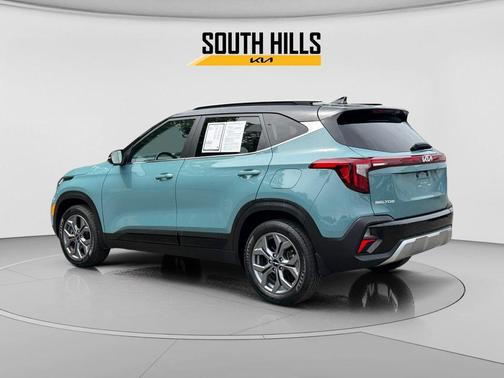 Blue / Black 2024 Kia Seltos S