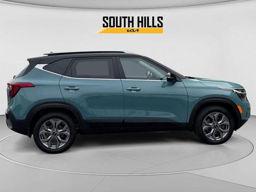 Blue / Black 2024 Kia Seltos S