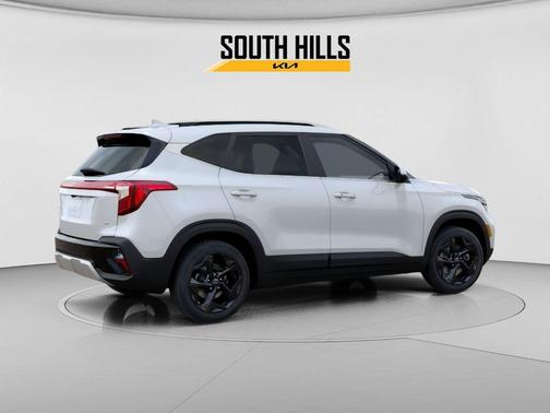 Snow White Pearl 2026 Kia Seltos EX