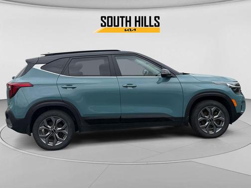 Blue / Black 2024 Kia Seltos S