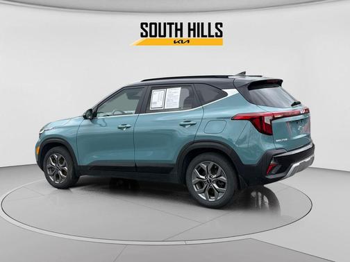 Blue / Black 2024 Kia Seltos S