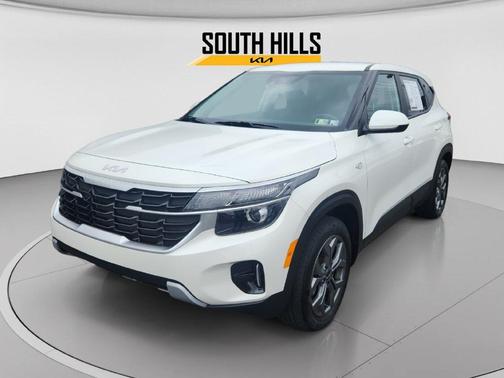 Snow White Pearl 2024 Kia Seltos LX