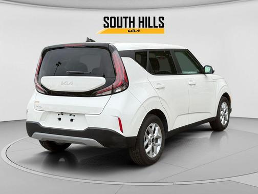 Snow White Pearl 2023 Kia Soul LX
