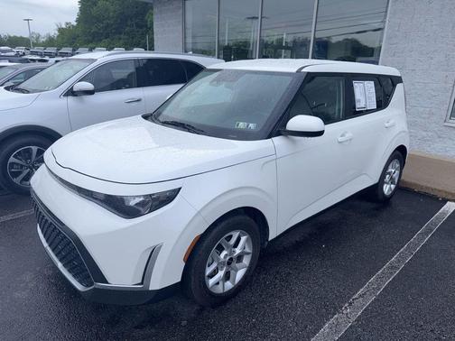 Snow White Pearl 2023 Kia Soul LX