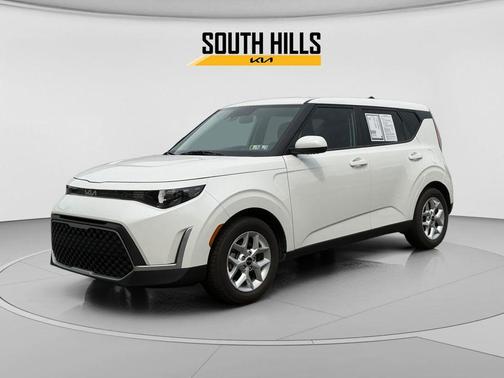 Snow White Pearl 2023 Kia Soul LX
