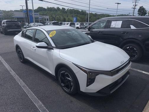 Snow White Pearl 2025 Kia K4 EX