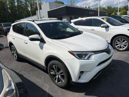 Super White 2018 Toyota RAV4 XLE