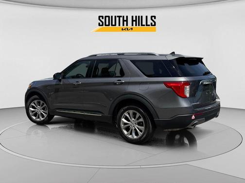 Gray Metallic 2022 Ford Explorer Limited