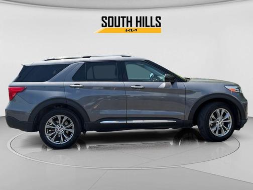 Gray Metallic 2022 Ford Explorer Limited