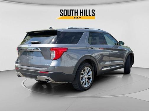 Gray Metallic 2022 Ford Explorer Limited