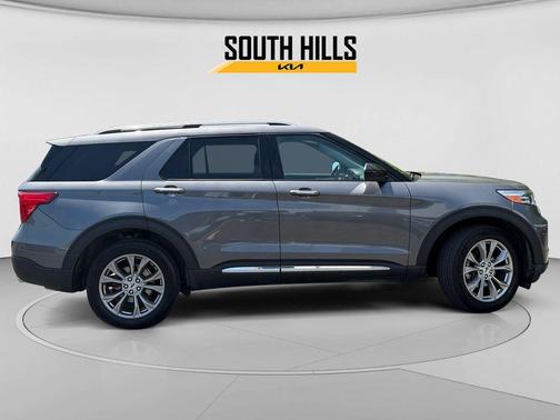 Gray Metallic 2022 Ford Explorer Limited
