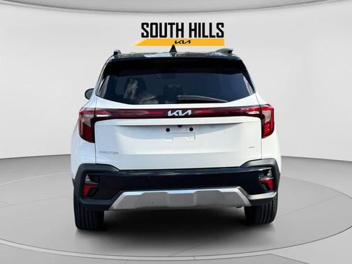 Clear White / Black Roof 2024 Kia Seltos S