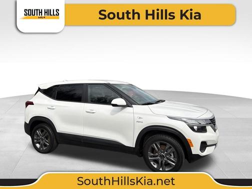 Snow White Pearl 2023 Kia Seltos LX