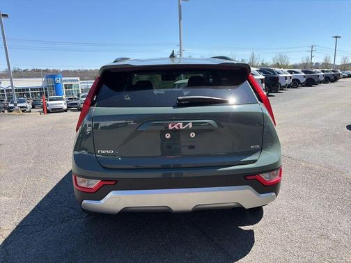 Green 2023 Kia Niro EX