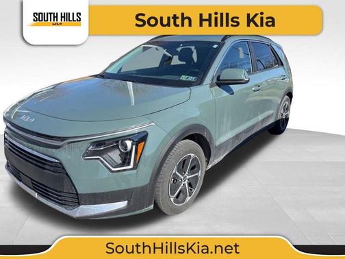Green 2023 Kia Niro EX