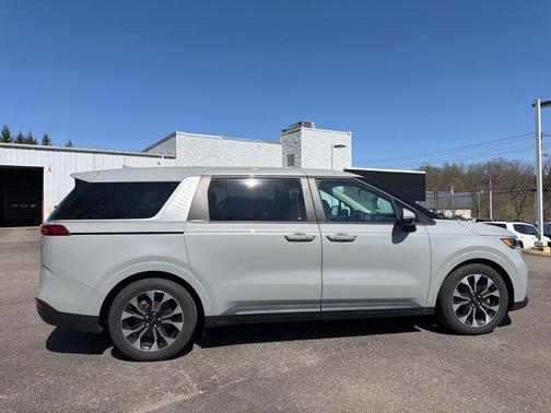 Ceramic Silver 2023 Kia Carnival EX