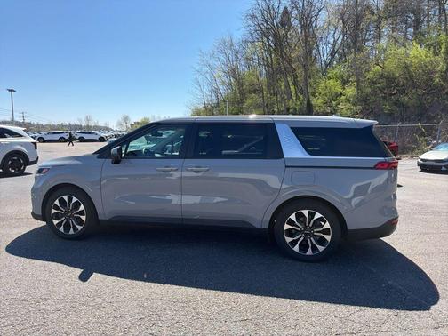 2023 Kia Carnival EX