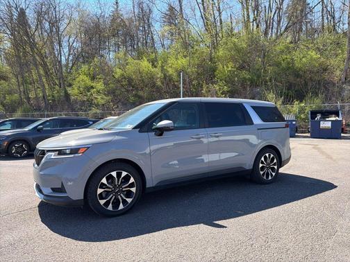 2023 Kia Carnival EX