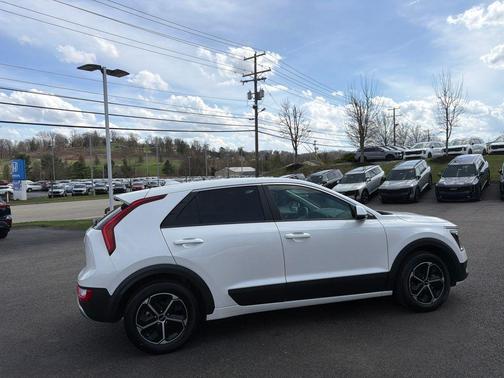 2024 Kia Niro LX