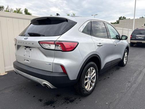Ingot Silver Metallic 2020 Ford Escape SE