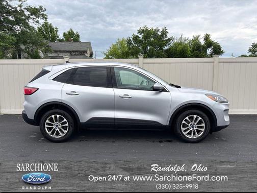 Ingot Silver Metallic 2020 Ford Escape SE