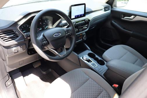 Ingot Silver Metallic 2020 Ford Escape SE