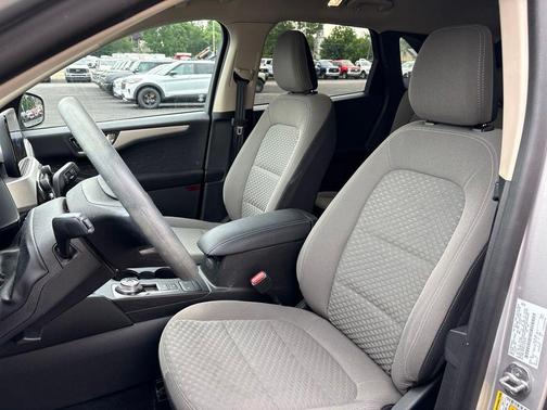 Ingot Silver Metallic 2020 Ford Escape SE