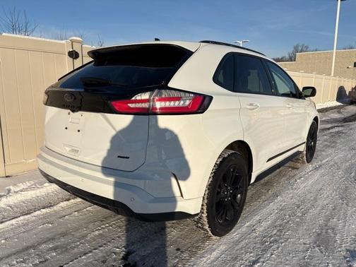 2022 Ford Edge SE