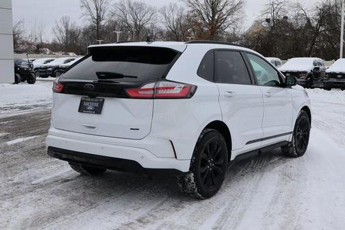 2022 Ford Edge SE