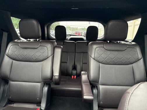 Agate Black Metallic 2025 Ford Explorer Platinum