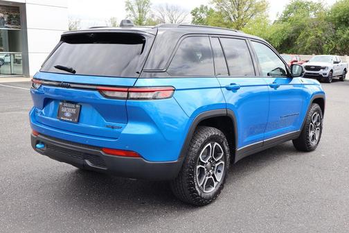 Diamond Black Crystal Pearlcoat 2023 Jeep Grand Cherokee 4xe Trailhawk