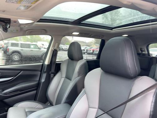 Crystal White Pearl 2022 Subaru Ascent Onyx Edition 7-Passenger