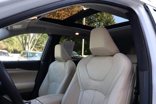 Majestic White 2023 INFINITI QX60 SENSORY