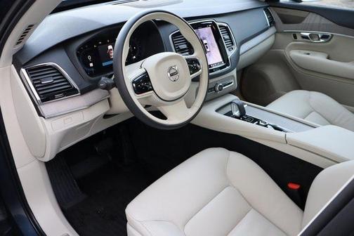 2025 Volvo XC90 B6 Plus 7-Seater