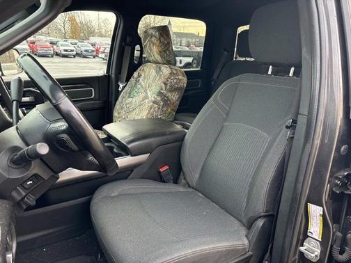 2020 RAM 2500 Big Horn Crew Cab 4X4 6'4' Box
