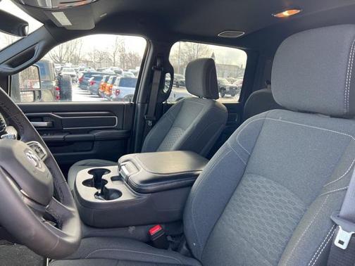 2025 RAM 3500 Big Horn Crew Cab 4x4 8' Box