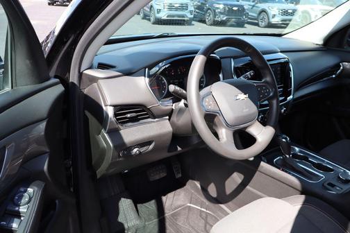 Mosaic Black Metallic 2020 Chevrolet Traverse LS