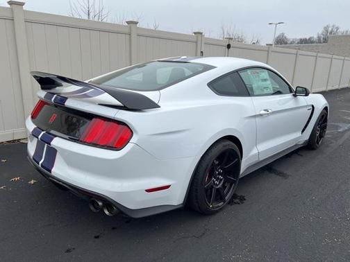 2016 Ford Shelby GT350 Base