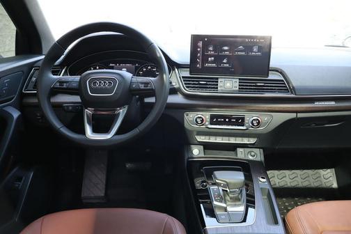 Manhattan Gray Metallic 2025 Audi Q5 40 Premium