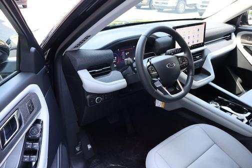 Agate Black Metallic 2026 Ford Explorer Platinum