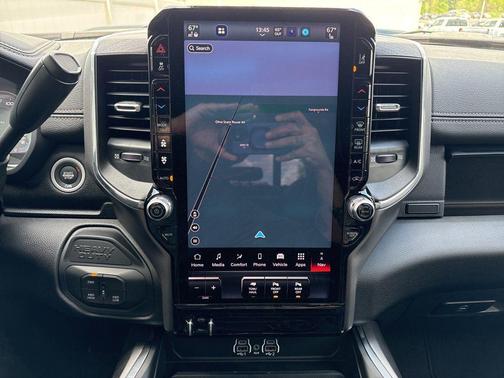 Diamond Black Crystal Pearlcoat 2026 RAM 2500 Laramie Crew Cab 4x4 6'4' Box